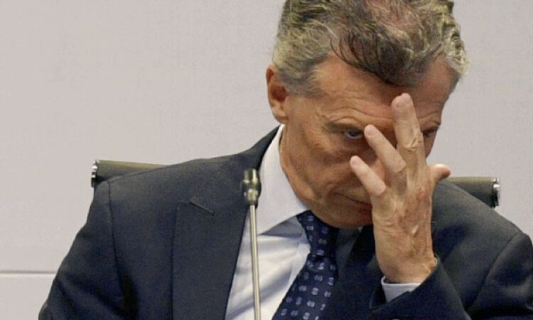 Ministro de Defensa de Bolivia exhibe pruebas de que el Gobierno de Macri participó del golpe contra evo Morales