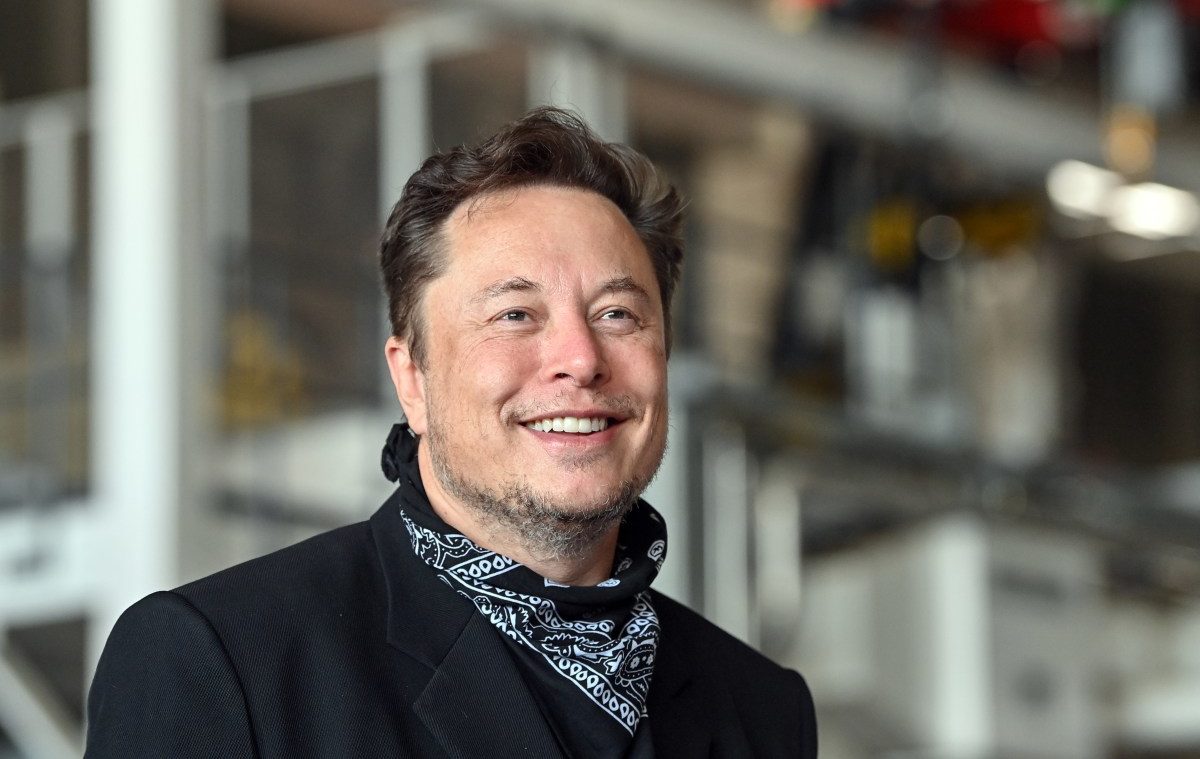 Elon Musk estaría a favor de la Renta Básica Universal para eliminar la inflación